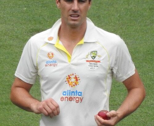 Pat_Cummins_fielding_Ashes_2021_cropped