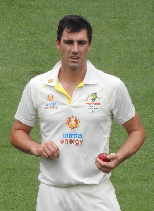 Pat_Cummins_fielding_Ashes_2021_cropped