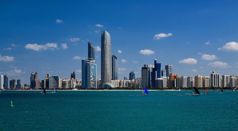 1200px-Abu_dhabi_skylines_2014-1