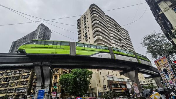Mumbai-India-Sep-15-2025-Monorail-got-stuck-b_1758071193345_1758071211104