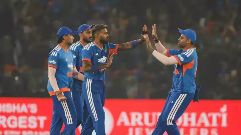 Hardik-pandya-and-Suraykumar-yadav-1765301034642