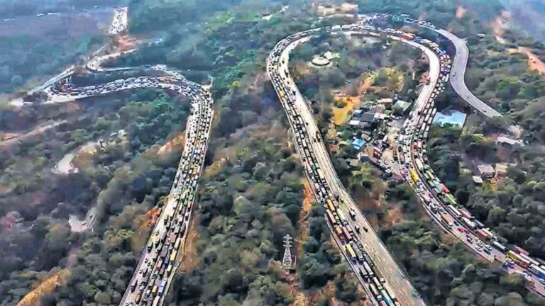 Vehicles-stuck-in-a-traffic-jam-on-the-Mumbai-Pune_1770232861024