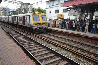 Railway-Board-chairman-asks-officials-to-operate-more-15-coach-trains-in-Mumbai