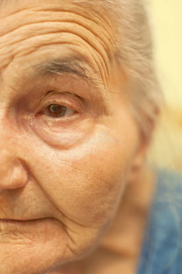 old-woman-face-29578324-1-1