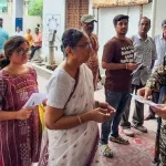 Voters-stand-in-que-to-vote-in-the-2026-West-Bengal-Assembly-election
